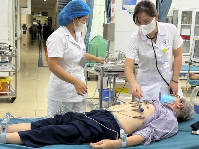 Người cao tuổi cần đi khám sức khỏe định kỳ giúp phát hiện sớm các bệnh lý tiềm ẩn