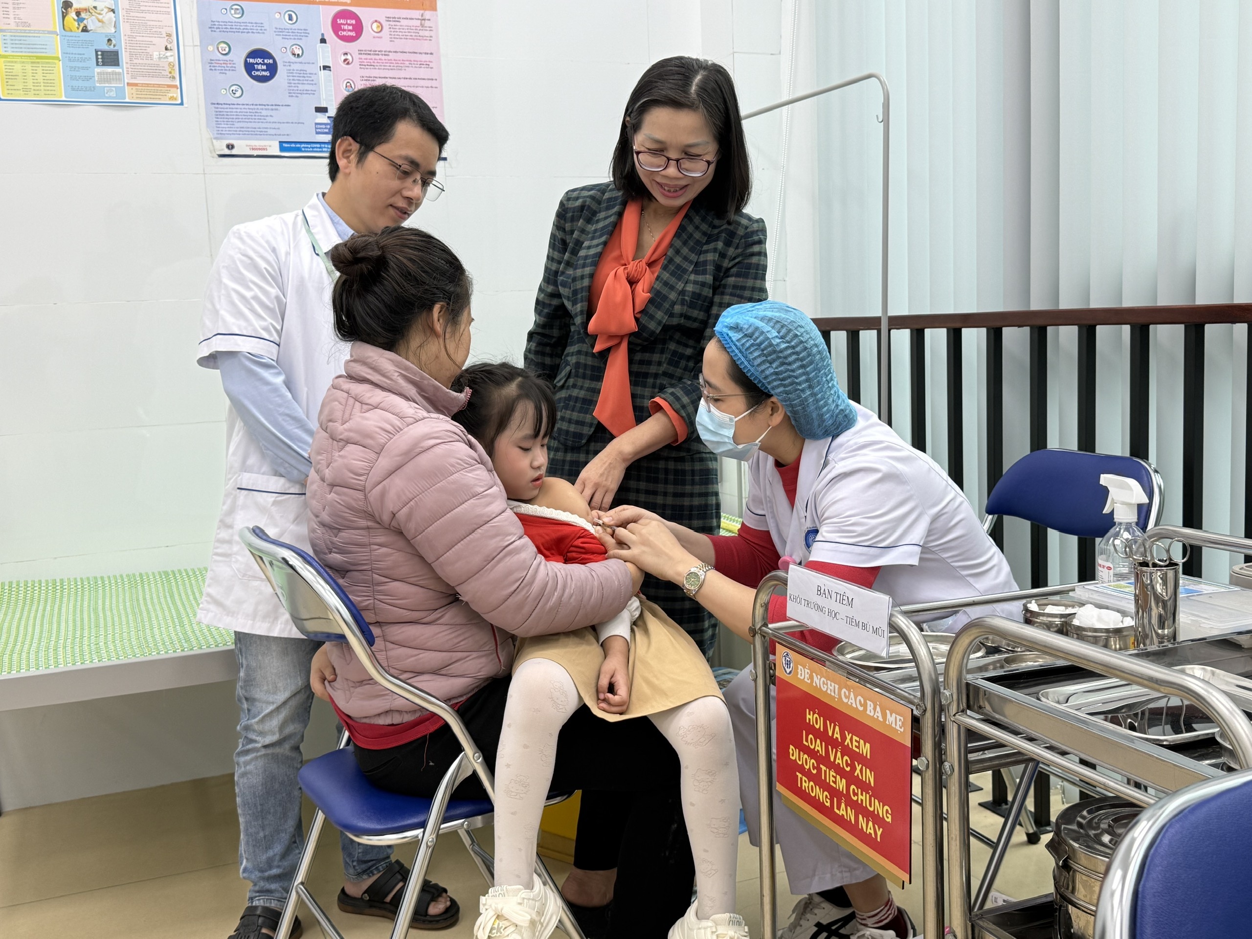 Hà Nội đẩy mạnh tiêm bù, tiêm bổ sung cho những trẻ chưa được tiêm hoặc tiêm chưa đủ trong Chương trình Tiêm chủng mở rộng