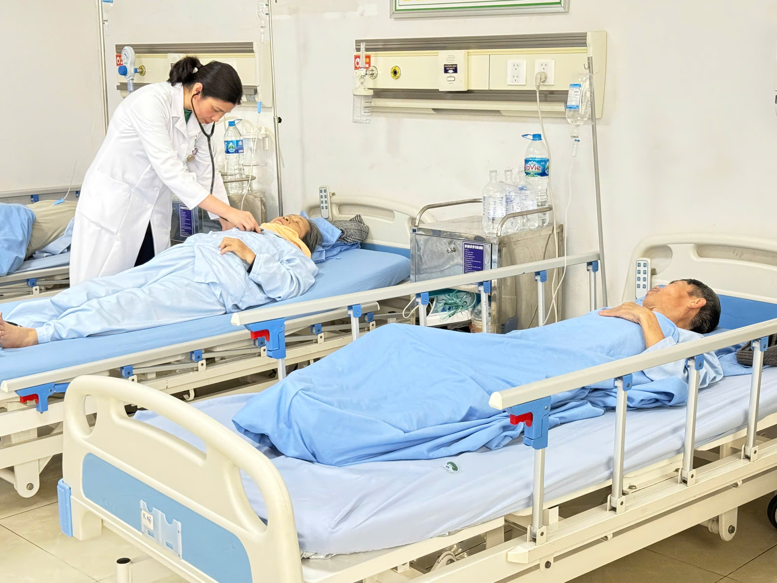 Tết trọn niềm vui, đừng quên duy trì việc dùng thuốc đều đặn, đúng liều, đúng thời gian theo chỉ định của bác sĩ