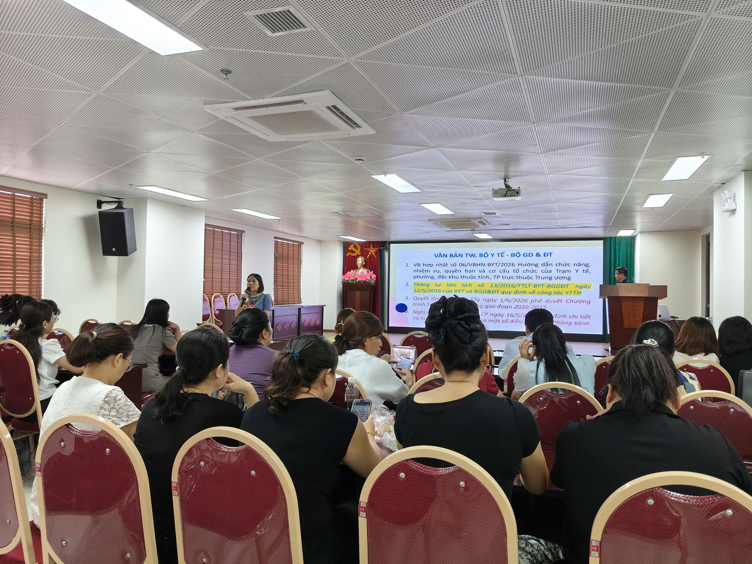 Tập huấn công tác y tế trường học cho cán bộ y tế phường, xã