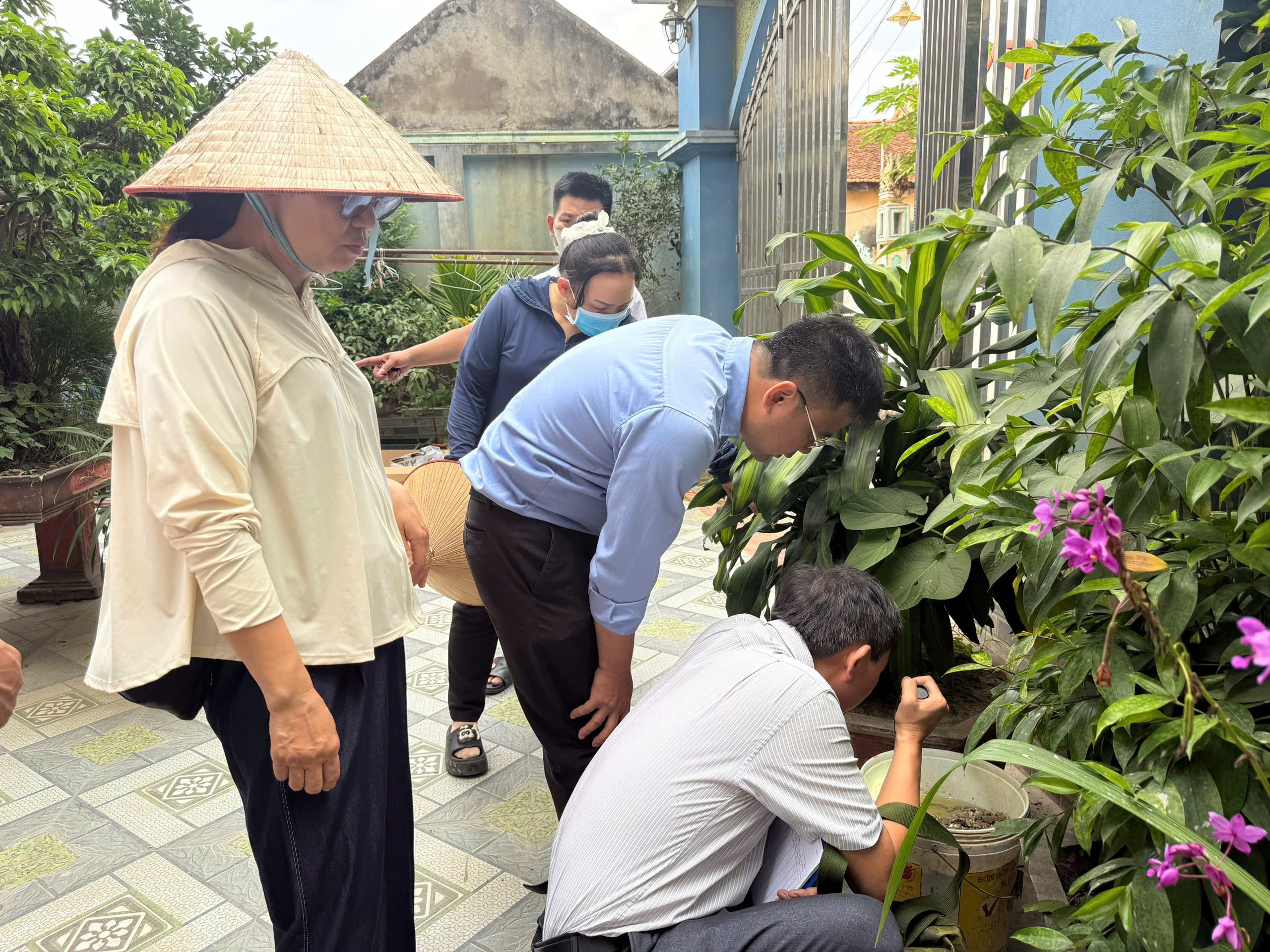 Phòng sốt xuất huyết Dengue: Mỗi gia đình dành 10 phút mỗi tuần để vệ sinh môi trường, chủ động bảo vệ sức khỏe