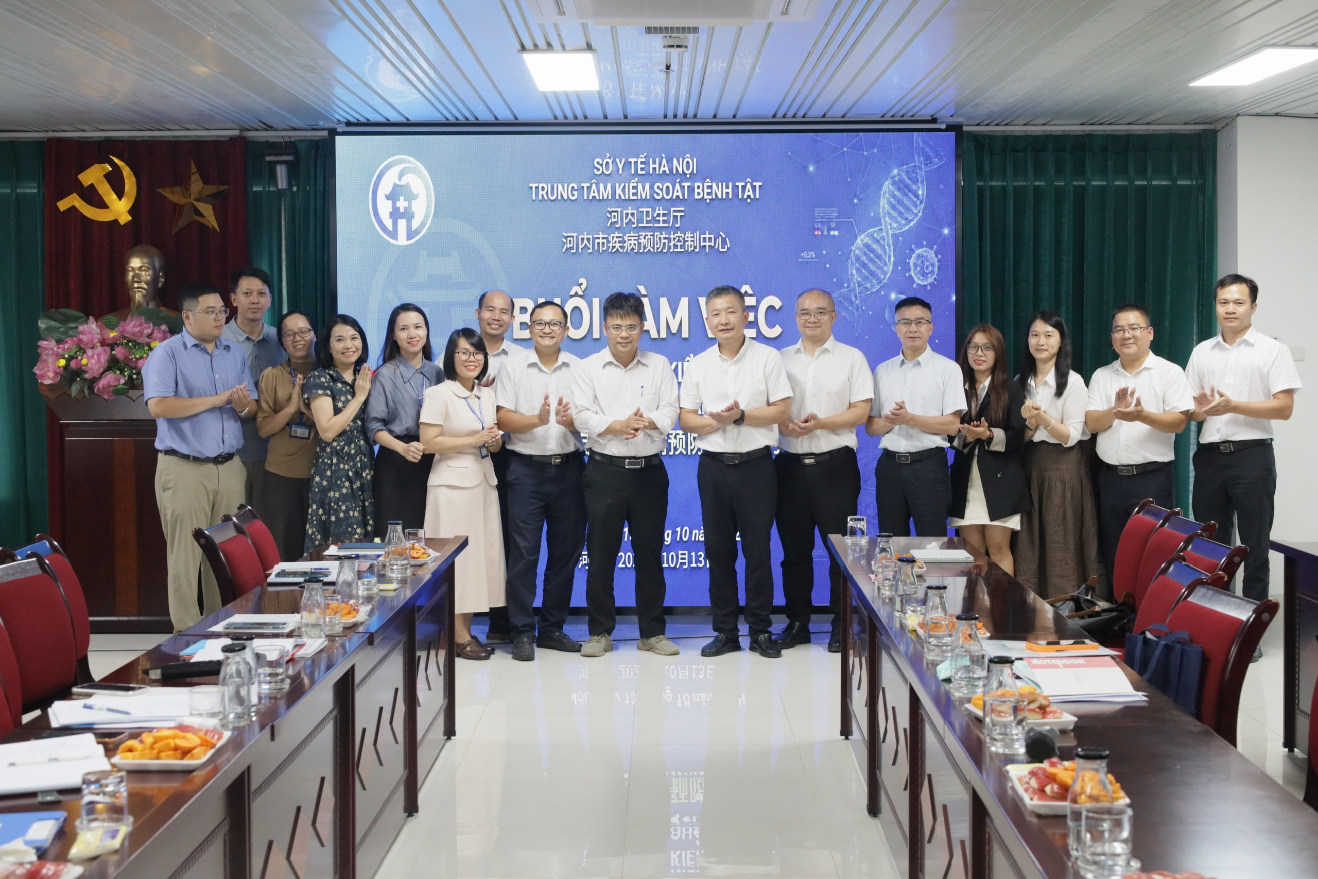 CDC Hà Nội trao đổi hoạt động quản lý, giám sát bệnh truyền nhiễm, bệnh không lây nhiễm với Đoàn công tác Quảng Tây, Trung Quốc