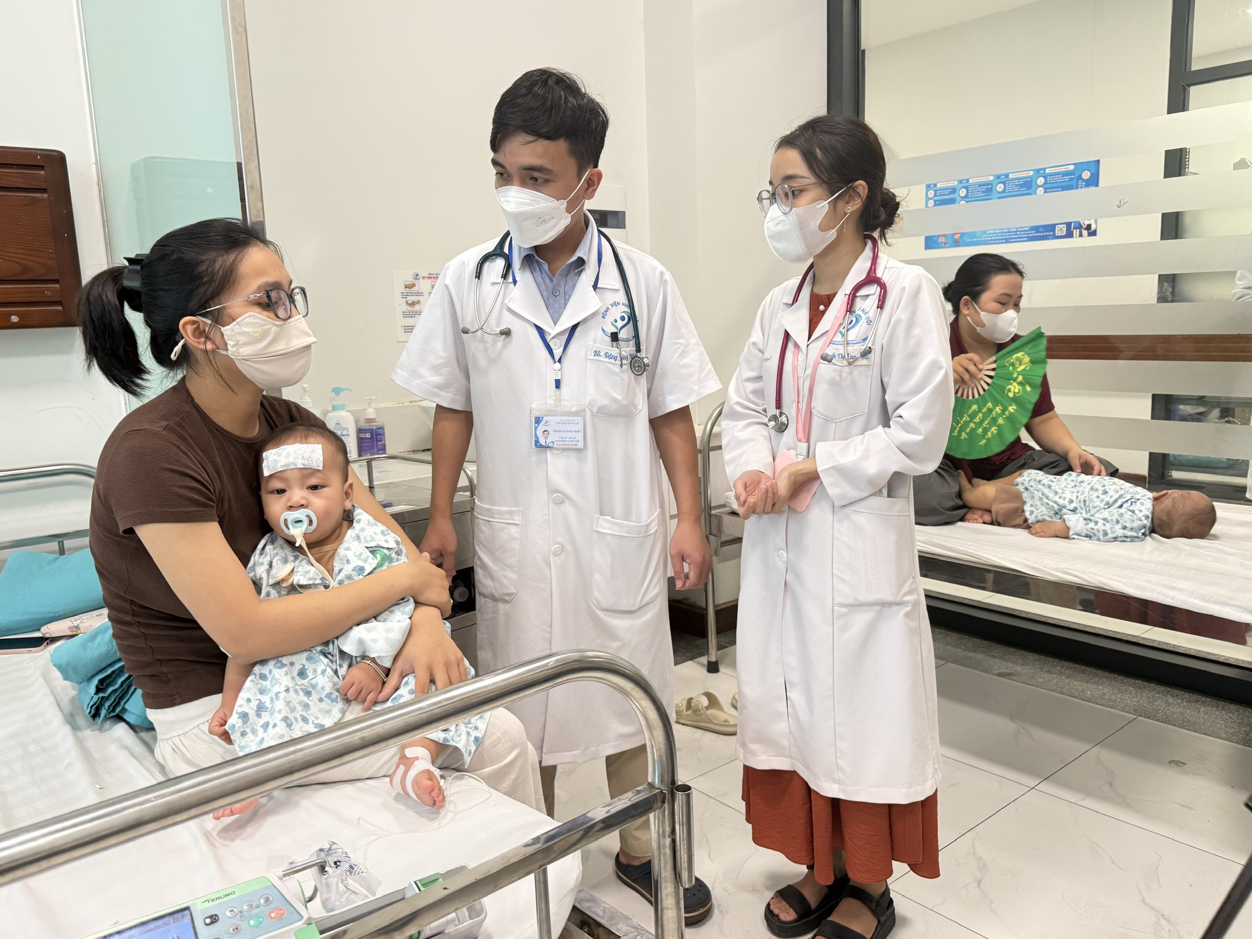 Cha mẹ không chủ quan với bệnh tay chân miệng ở trẻ